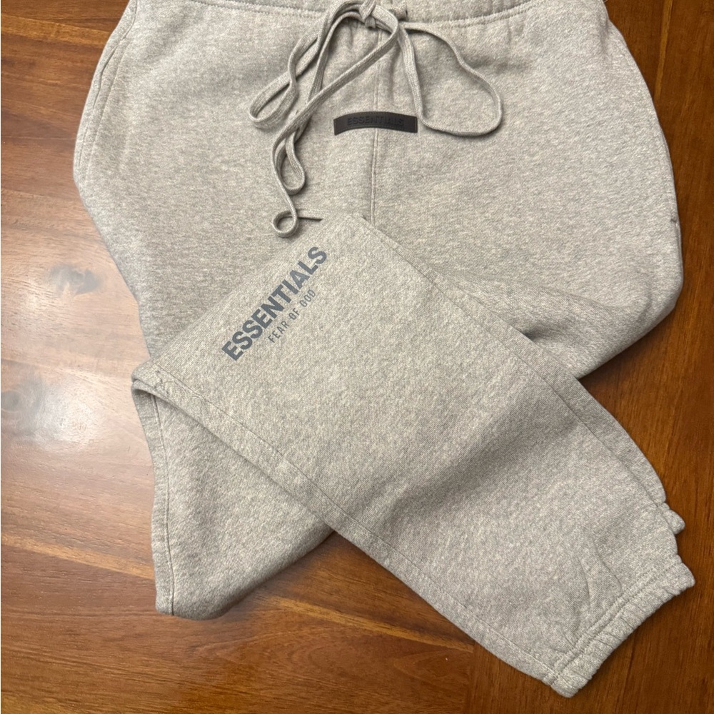 Essential Sweatpants - Picture 4 of 5